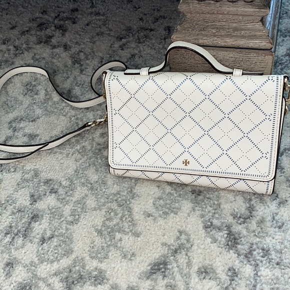 Tory Burch Handbags - ADORABLE TORY BURCH WALLET/PURSE
